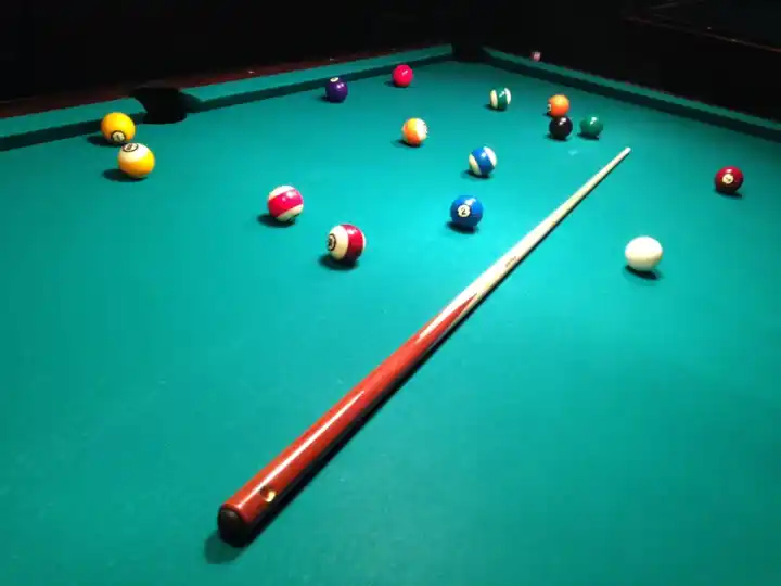 Three pool table photos in turn, with green circles appearing around the balls one by one and a score in the corner, then a photo of four candles each ringed in green